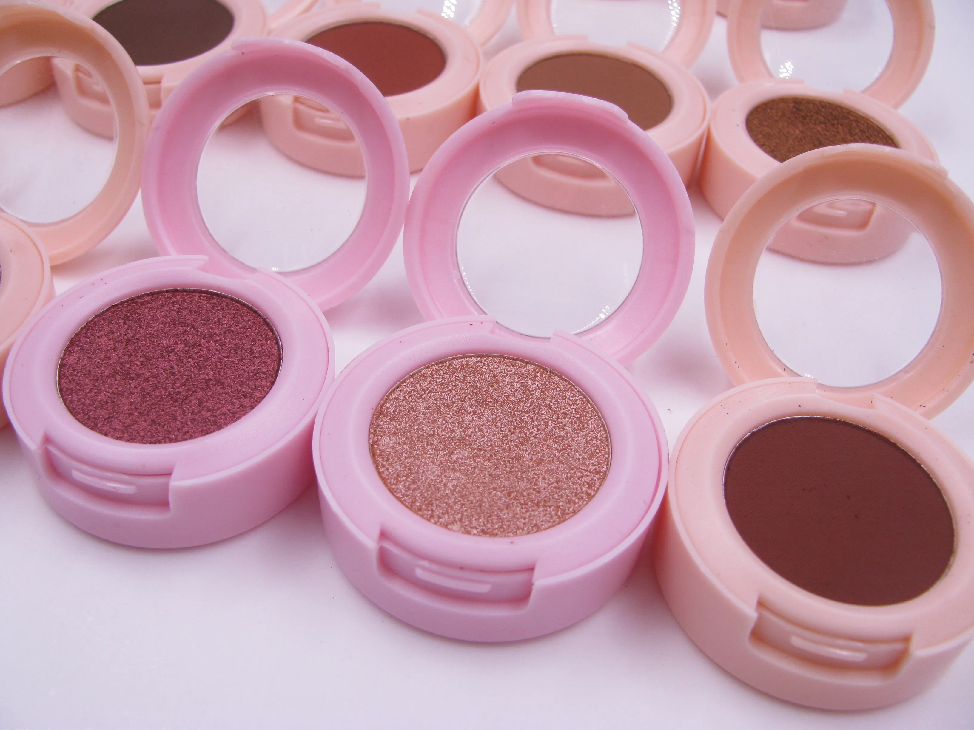 Hot Selling  Shimmer Matte Eyeshadow Single Private Label Customize Eyeshadow Palette Talc free