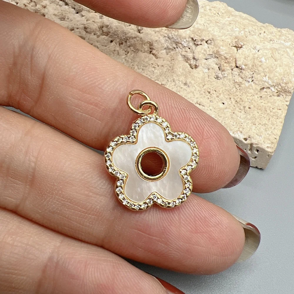 Wholesale Custom Crystal Zircon Natural MOP Mother Pearl Shell Flower Four Leaf Clover Pendants Charms For Jewelry Making