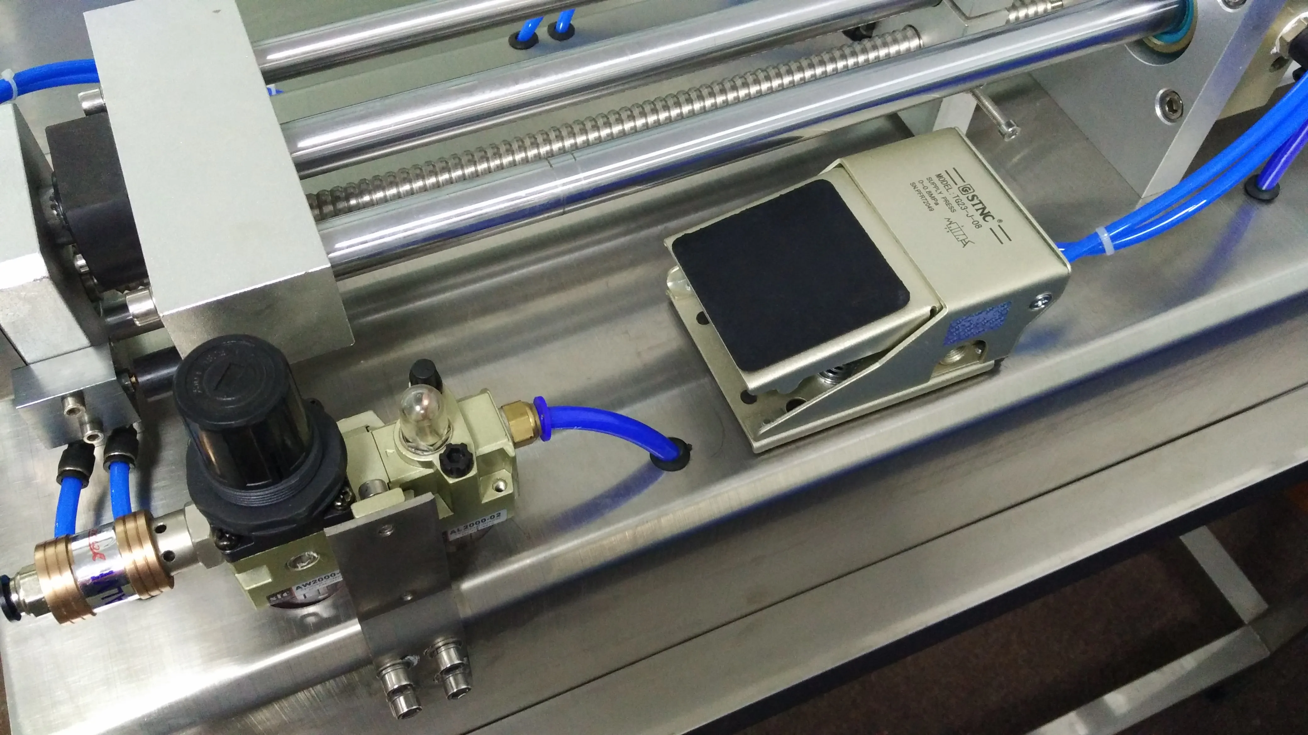 Semi Auto Pneumatic Piston Filler Paste Cream Filling Machine