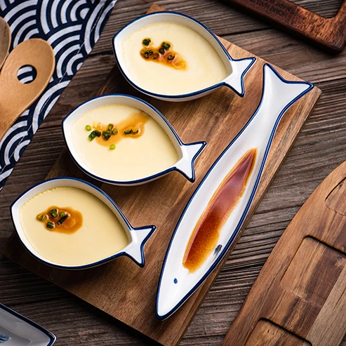 Japanese style blue line hand painted fish shaped snack bowls set wooden base snack serving dish set