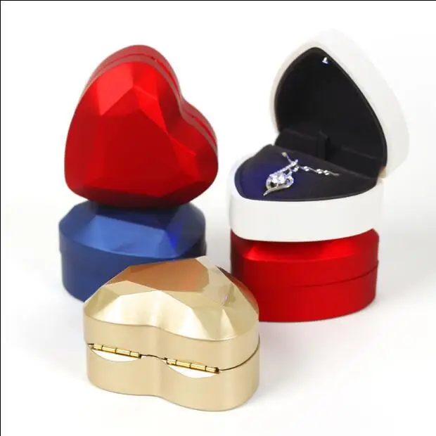 New heart-shaped LED ring box jewelry gift pendant with light box spot wholesale