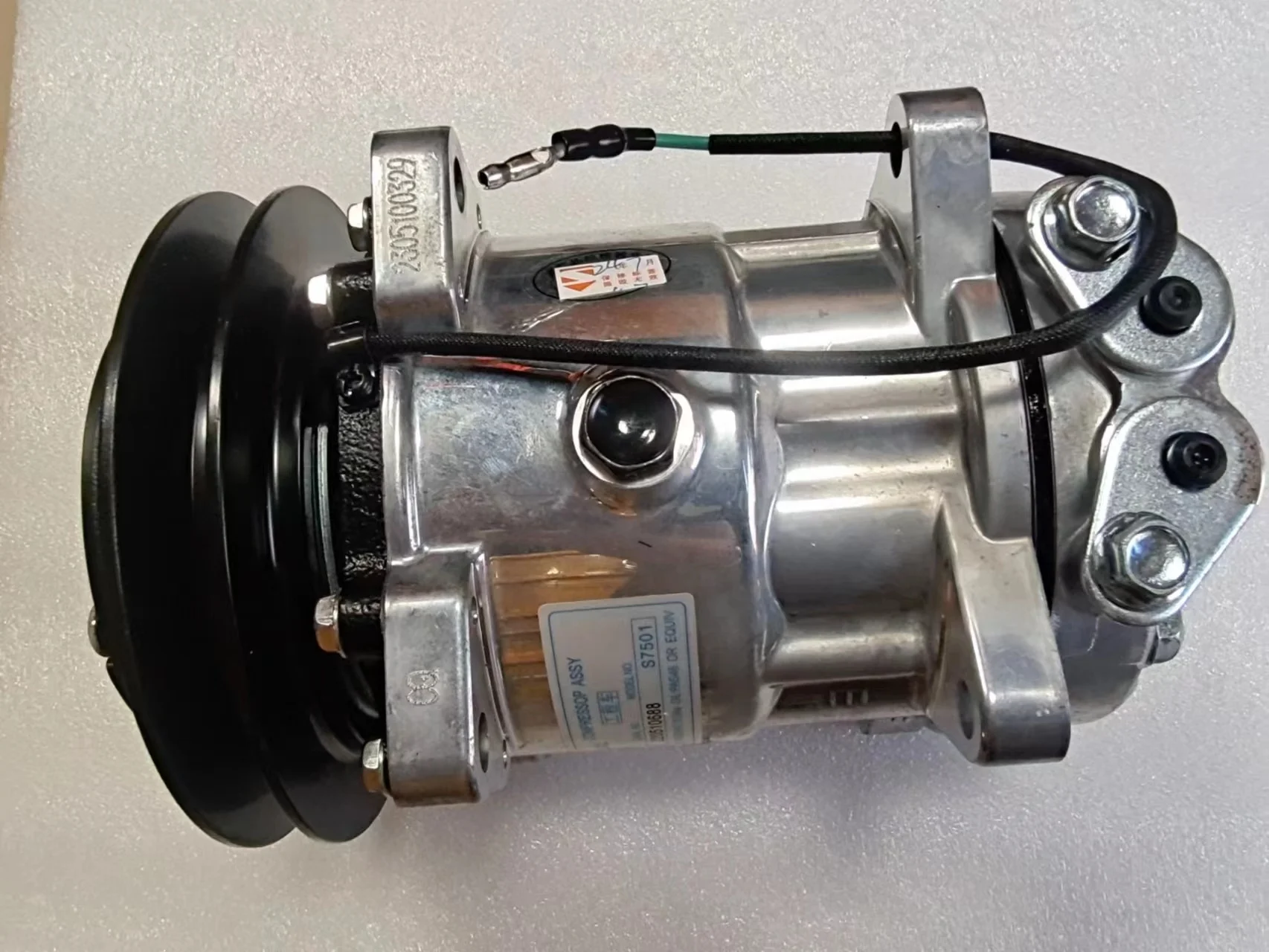 Air Conditioning Compressor  7H15  B1 24V  Air Compressor Assy  For Excavator  KATO HD512-3
