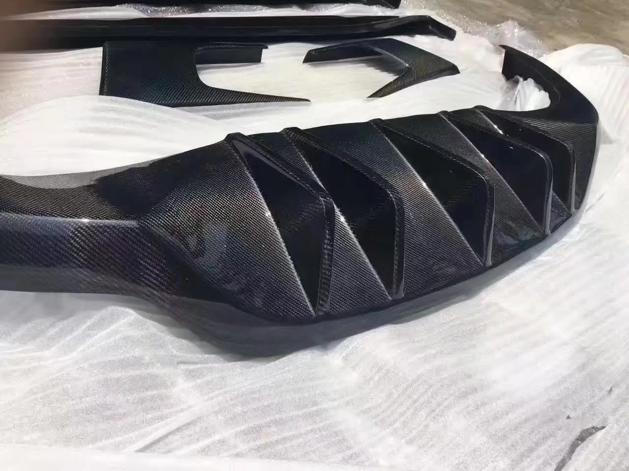 BETTER High Quality carbon fiber rear diffuser for Maserati Gran Turismo 2010- To DMC style