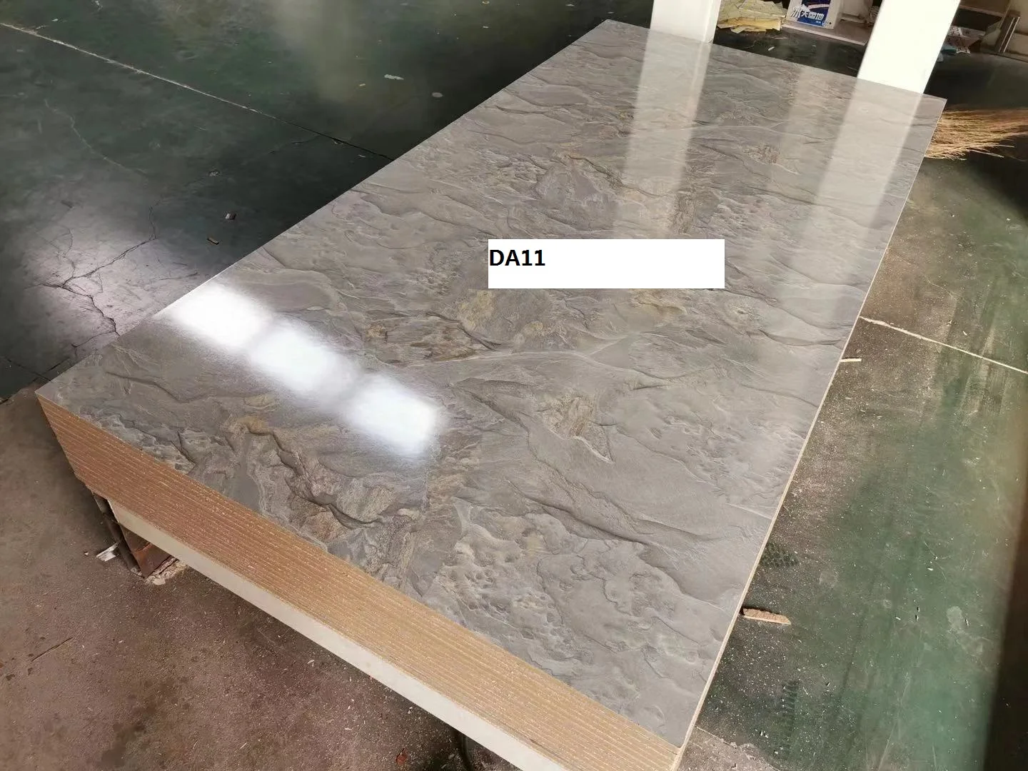 High gloss 1220x2440mm white color melamine plywood for furniture and cabinet