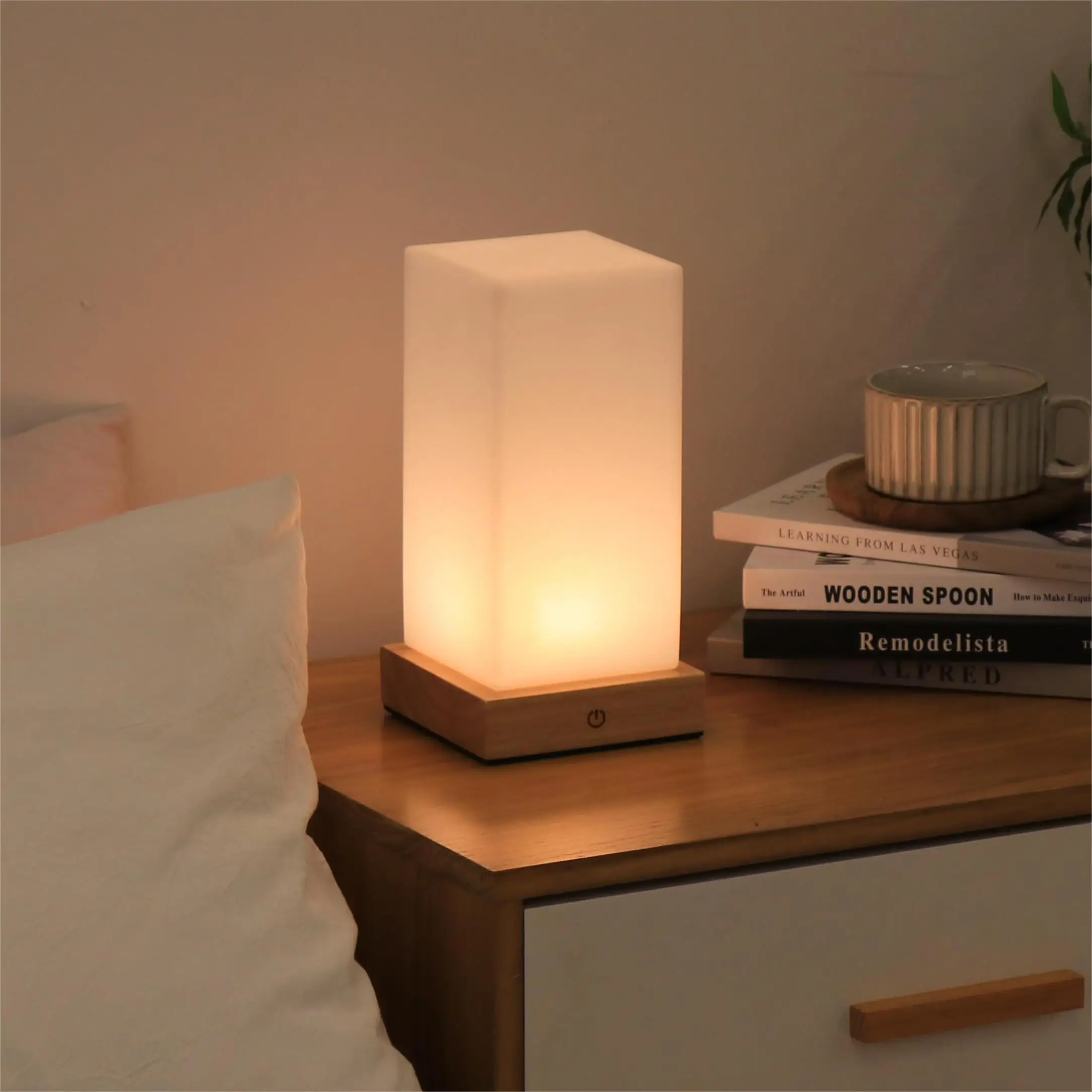 BSCI manufacture wholesale Nordic 2000mAh  wireless charger night camping led lamp for bedroom