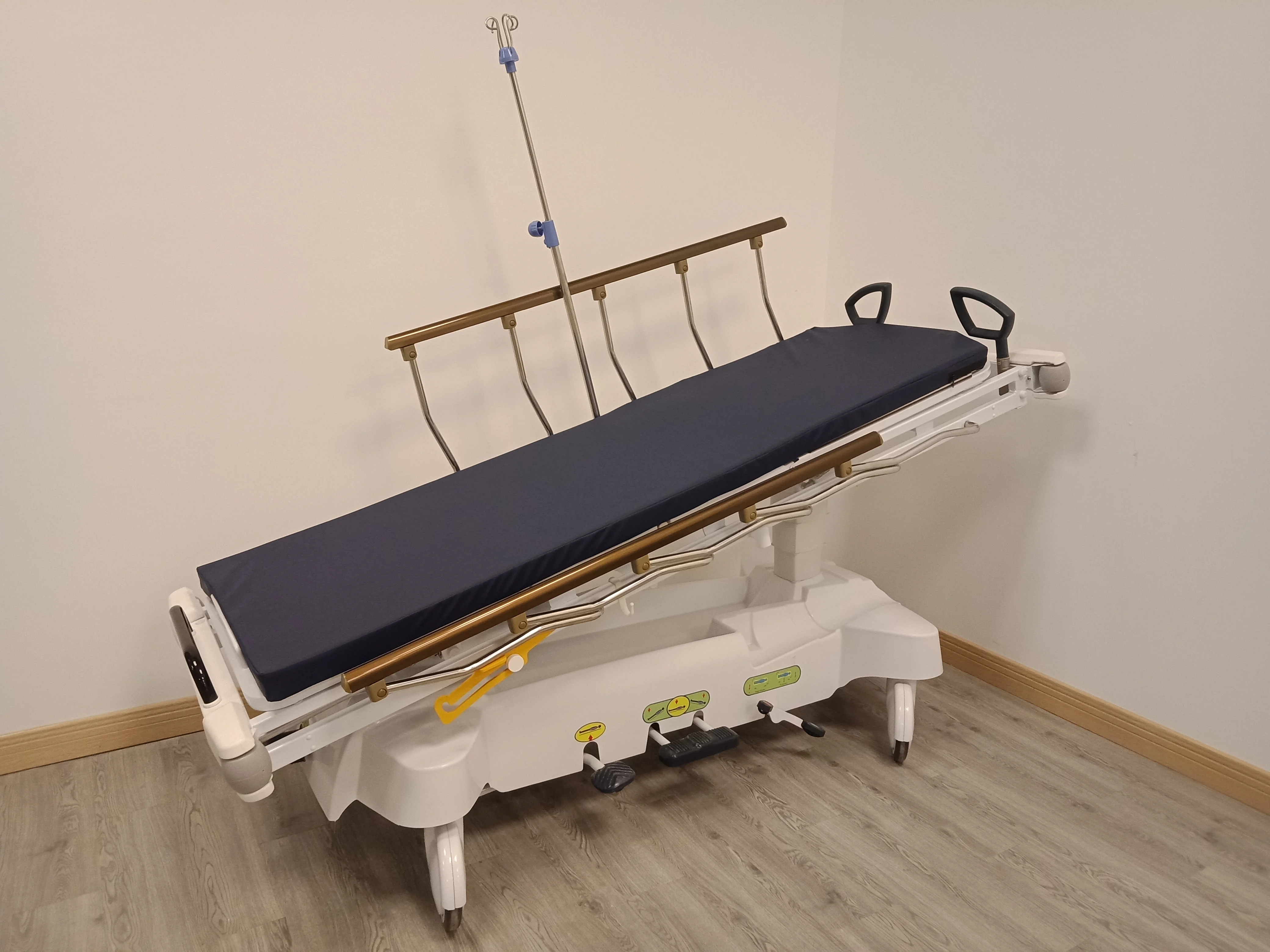 RC111-B  folding ambulance stretcher  for hospitals folding emergency trolleys