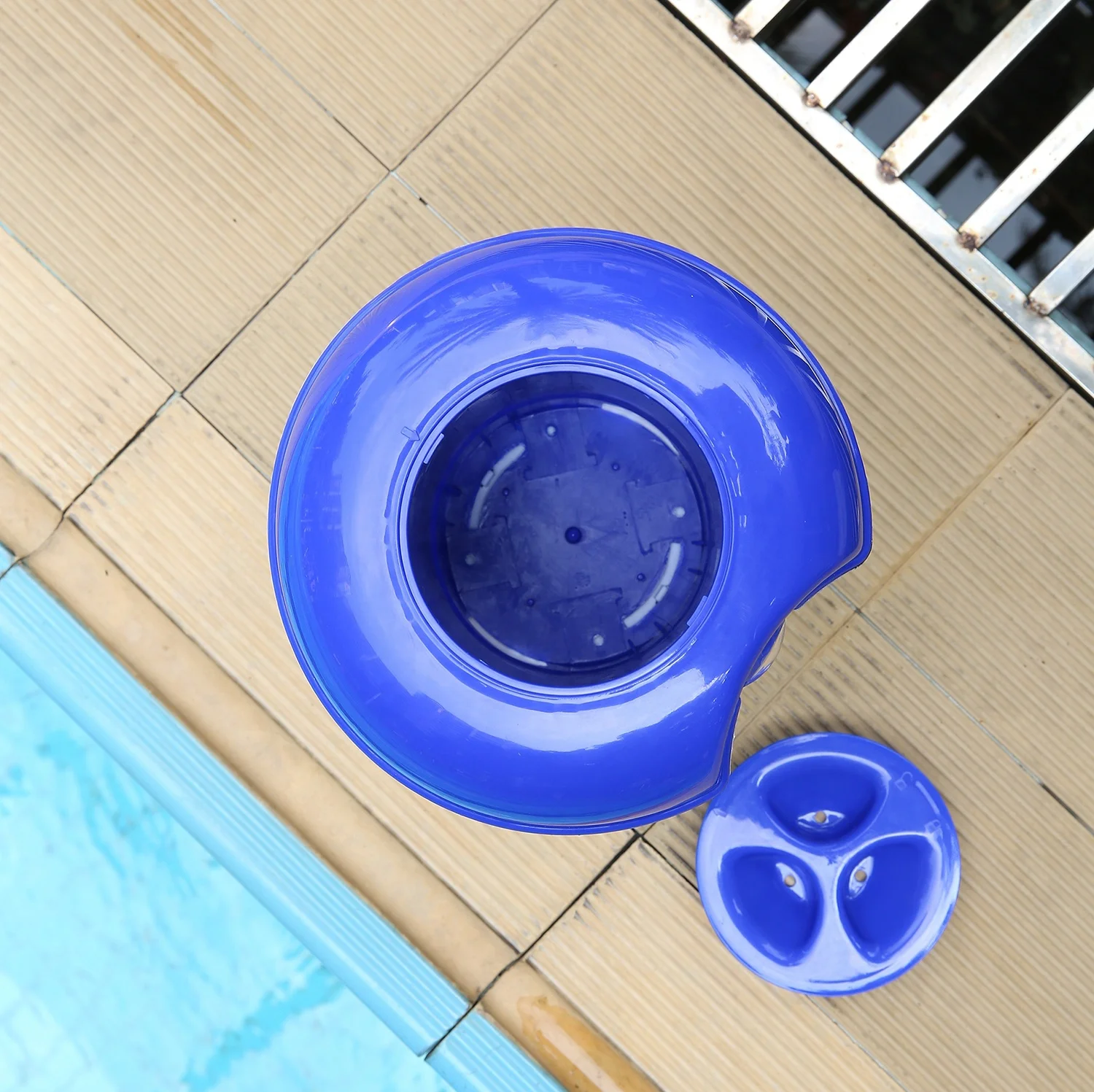 ABS Swimming Pool Floating Chemical Chlorine Dispenser Tablet Holder With Thermometer Suitable For 3inch Chlorine Tablets