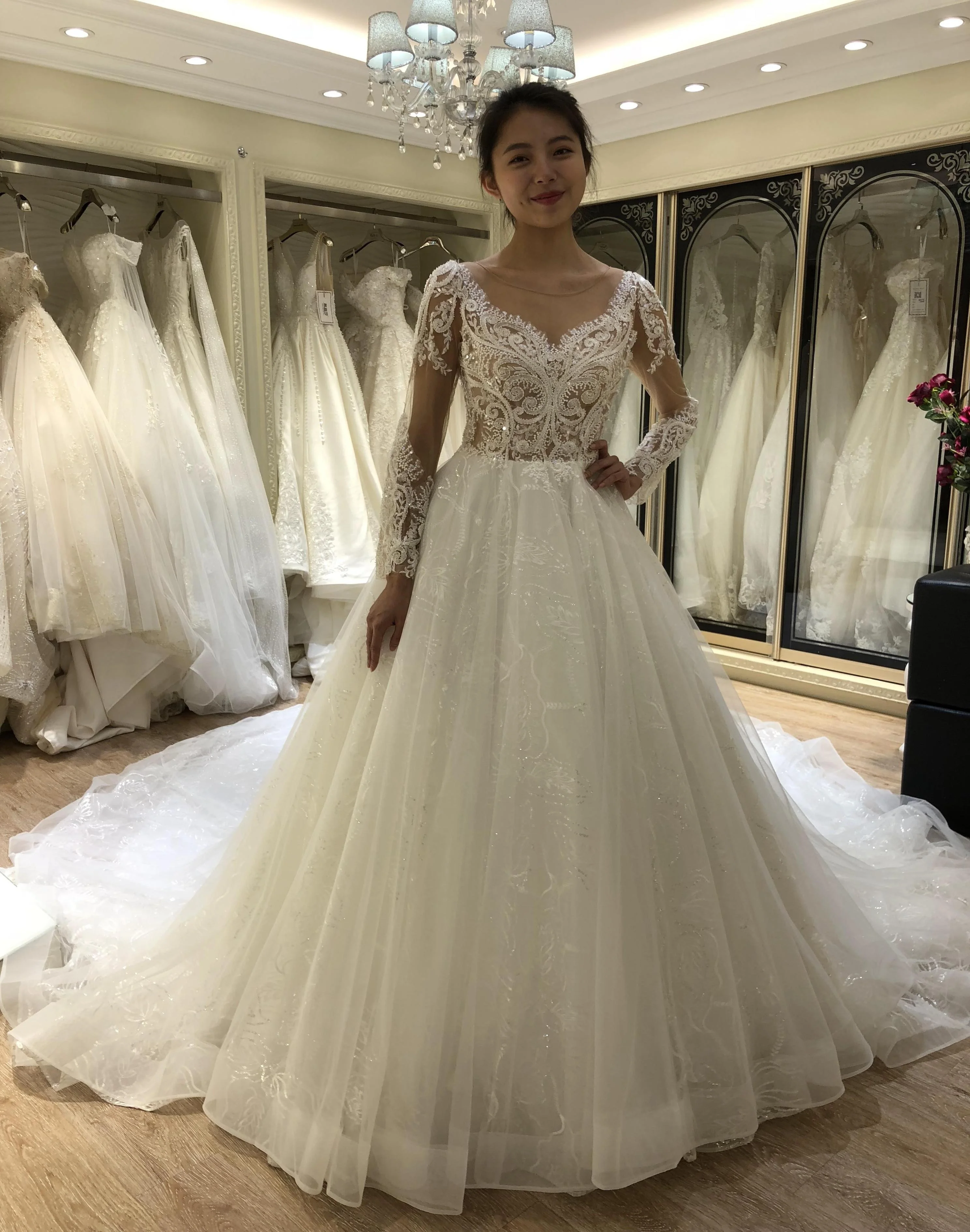 2021 Elegant long sleeve chapel train ball gown wedding dress bridal gown robe de mariage