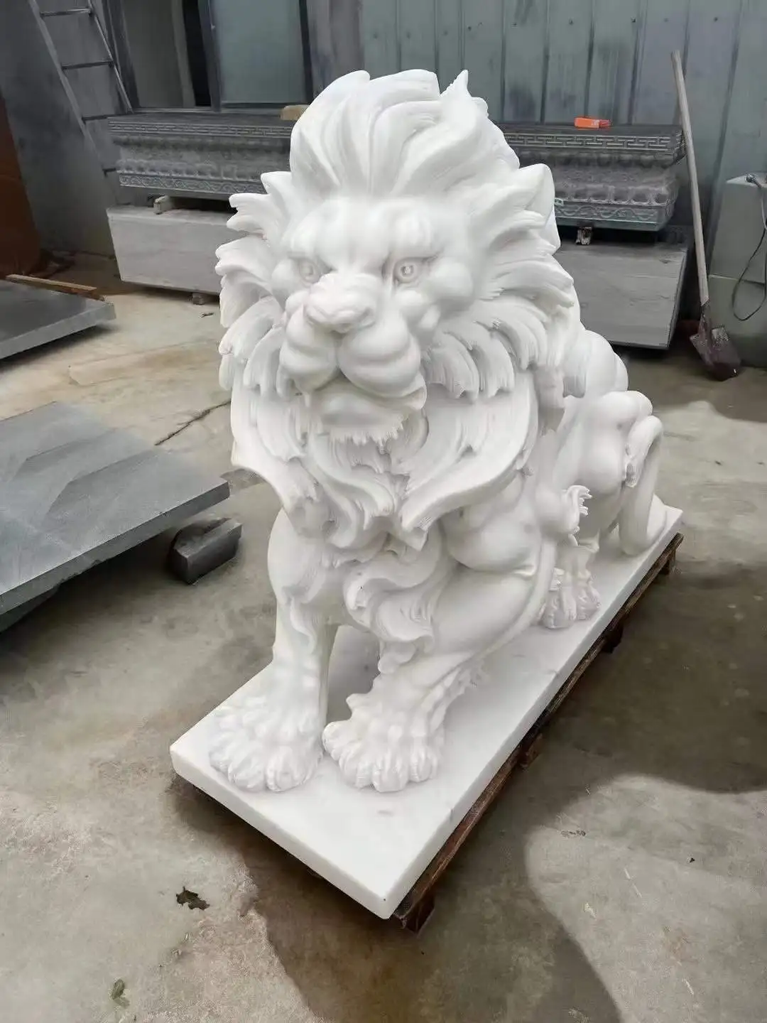 White Marble Lion Carving Animal Standing Lion Sculptures Garden Stone Statues