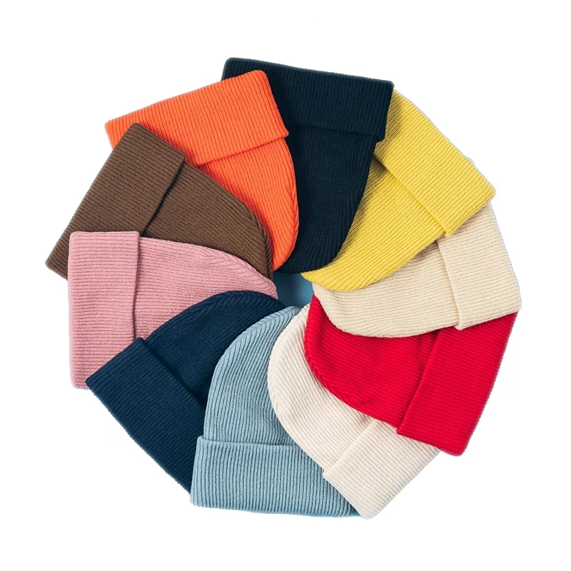 Wholesale in stock unisex plain acrylic colorful winter hats custom woven label tag rubber leather patch thick knitted beanie