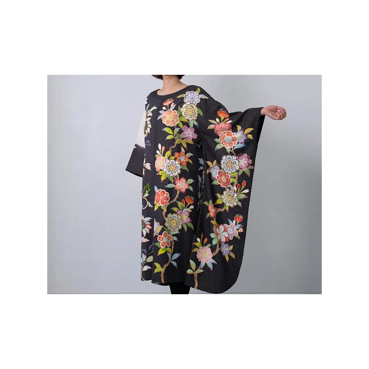 Using traditional Kyo Yuzen techniques Japanese night dresses for woman kimono