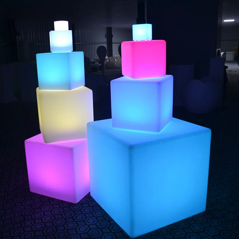 Illuminated PE Material LED Cube Bar Chairs Glowing Plastic Cube Chair with LED Lighting for Seat Lighting