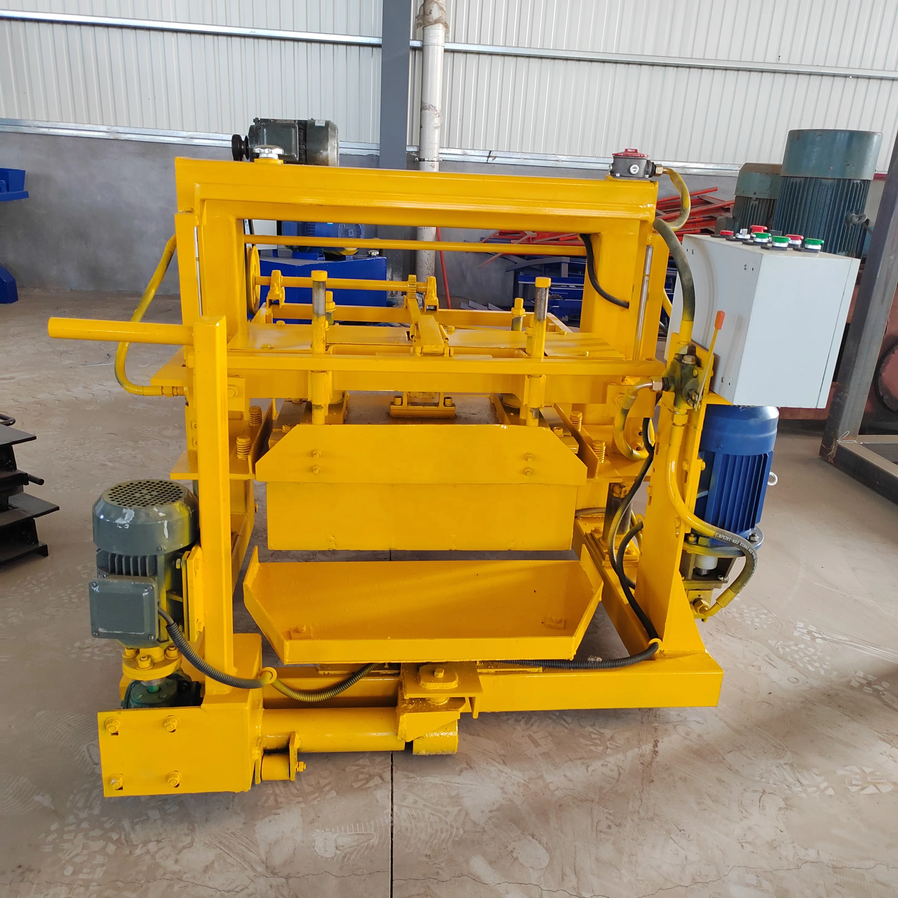 QMR4-30 Mobile hydraulic power concrete block manufacturing machine for 8-inch, 6-inch, 4-inch hollow blocks and solid bricks