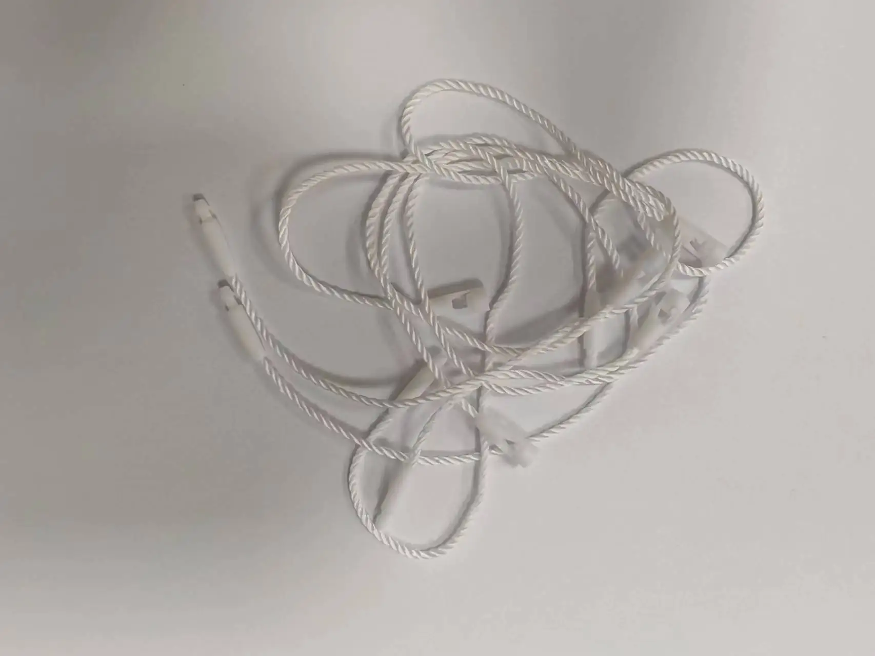 China Supplier Custom Plastic Hanging Tablets Hang Granule For Clothing