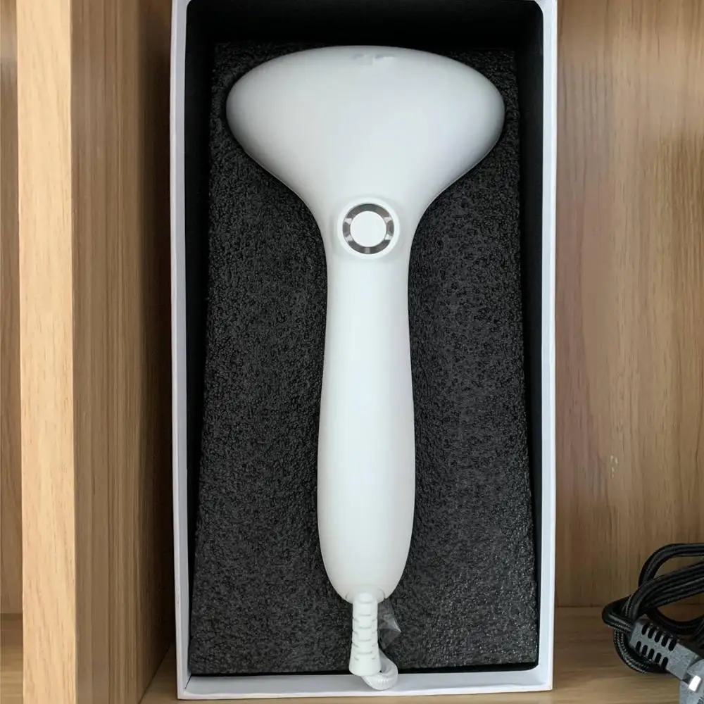New handheld garment steamer working on clothes and household fabrics