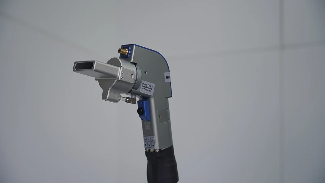 Portable 2000W Max Laser Cutter New Condition Low Price Rust Removal and Air Cleaner for Metal Surface Cleaning