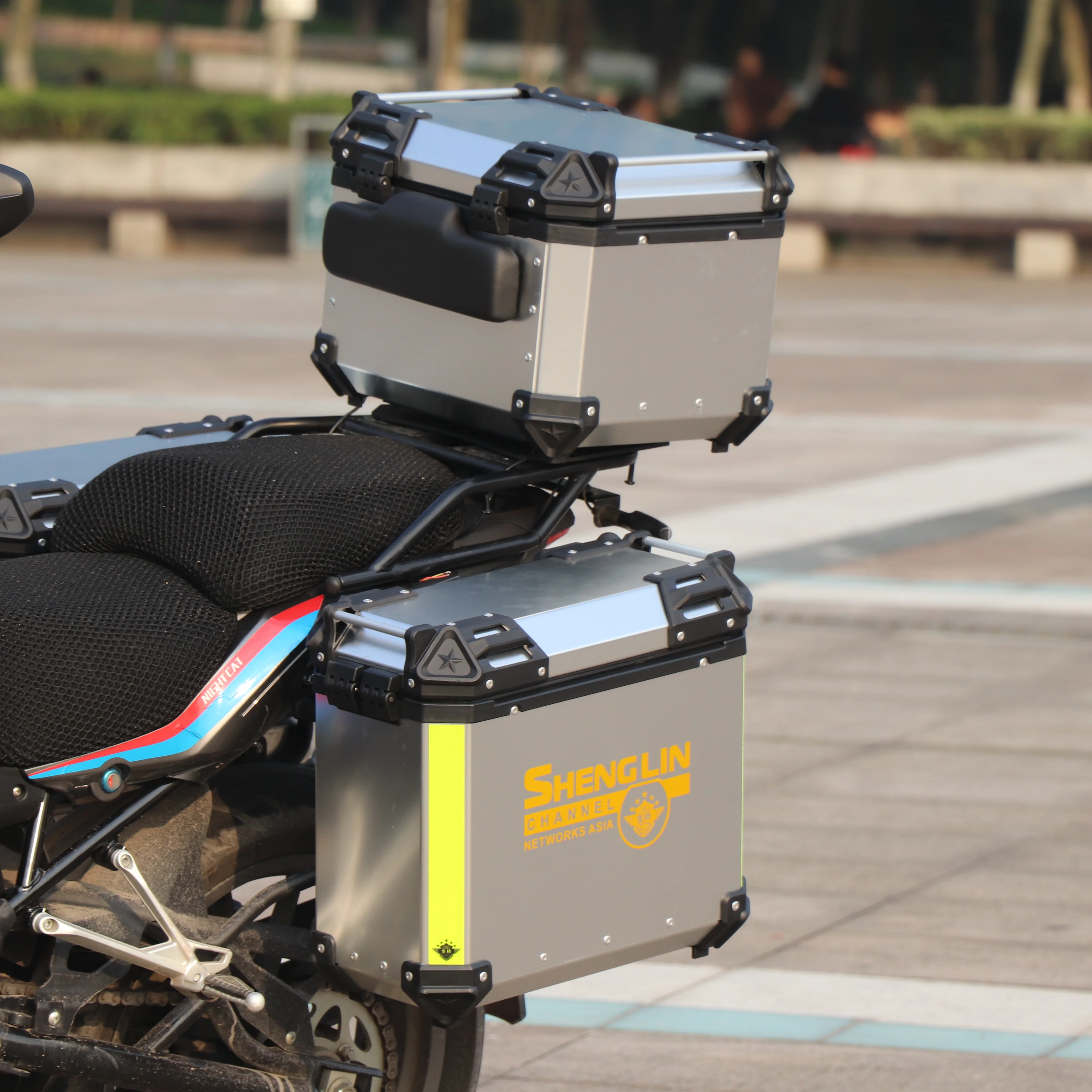 
hot sales motorbike luggage storage carrier X5 side motorcycle trunk tail box led and lock with low price 