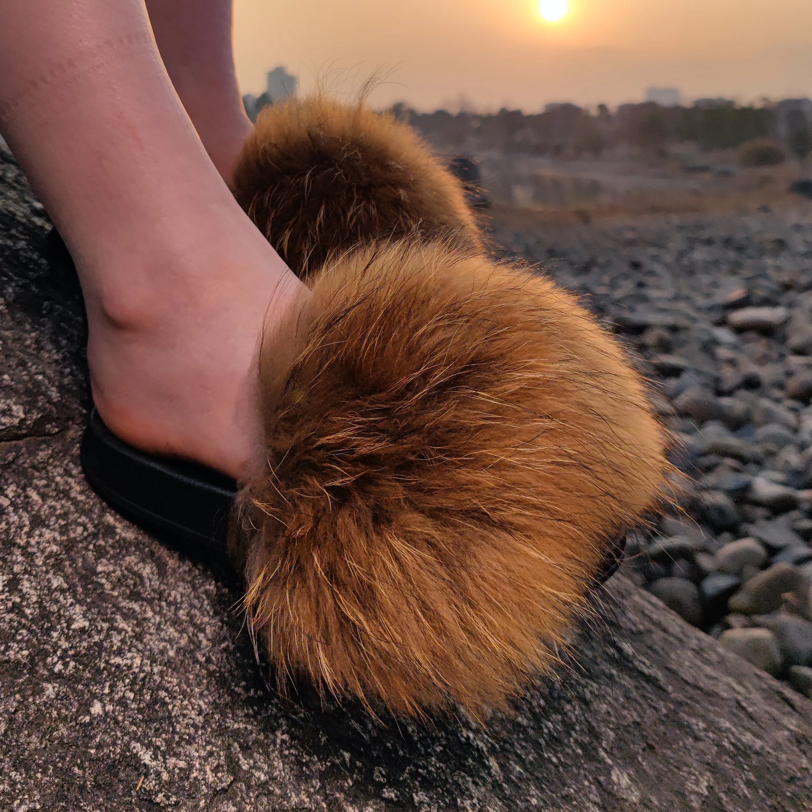 
Furry Flip Flops Women Spring Summer Real Fox Fur Slippers Stable Quality Raccoon Fur Soft Sandals Wholesale Women Fur Slides 