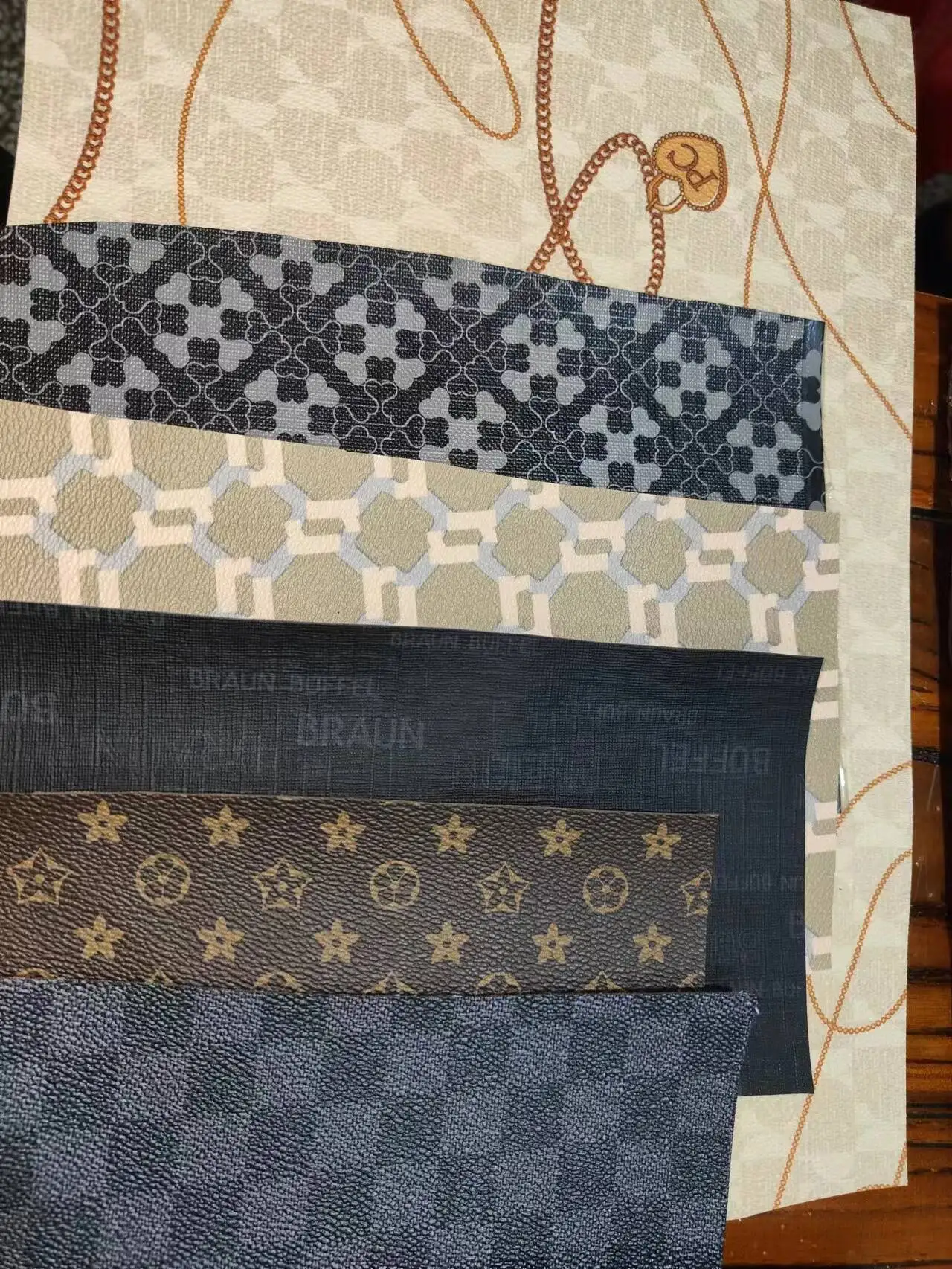 High Quality PVC Artificial Synthetic PU Leather Fabric Faux Leather with 500 Meters Knitted Backing for Bag Use Leader CN;JIA