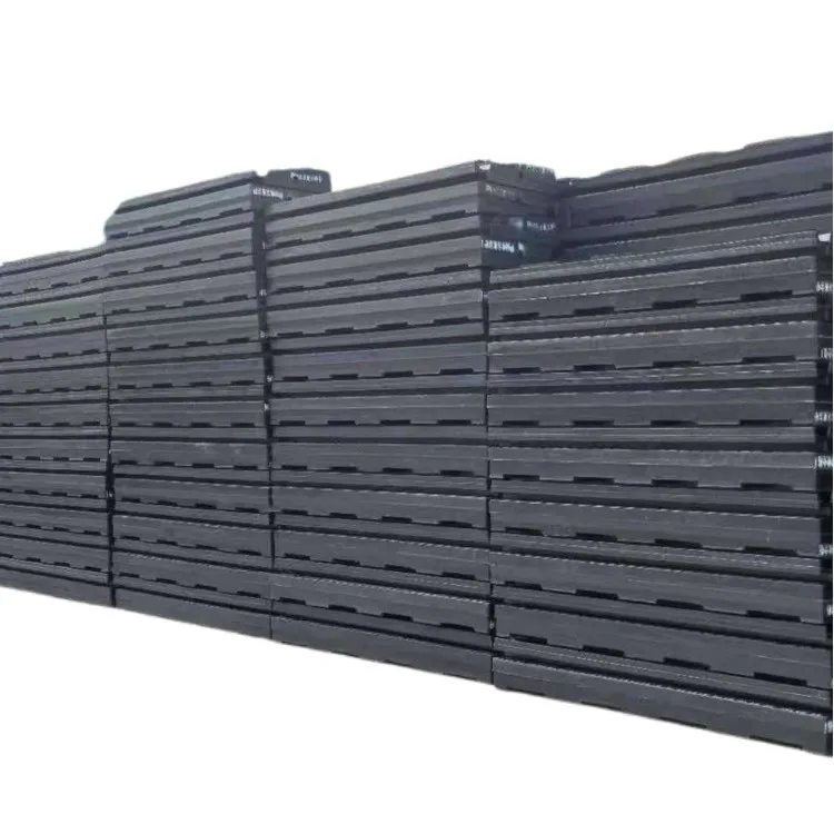 Railway insulated crossing board rubber crossing board