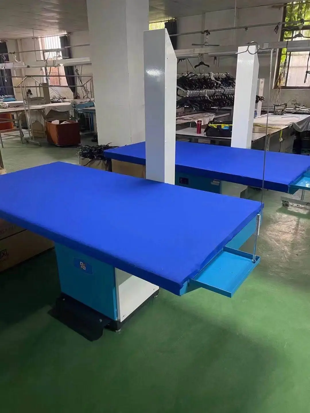 vacuum ironing table with electric steam generator