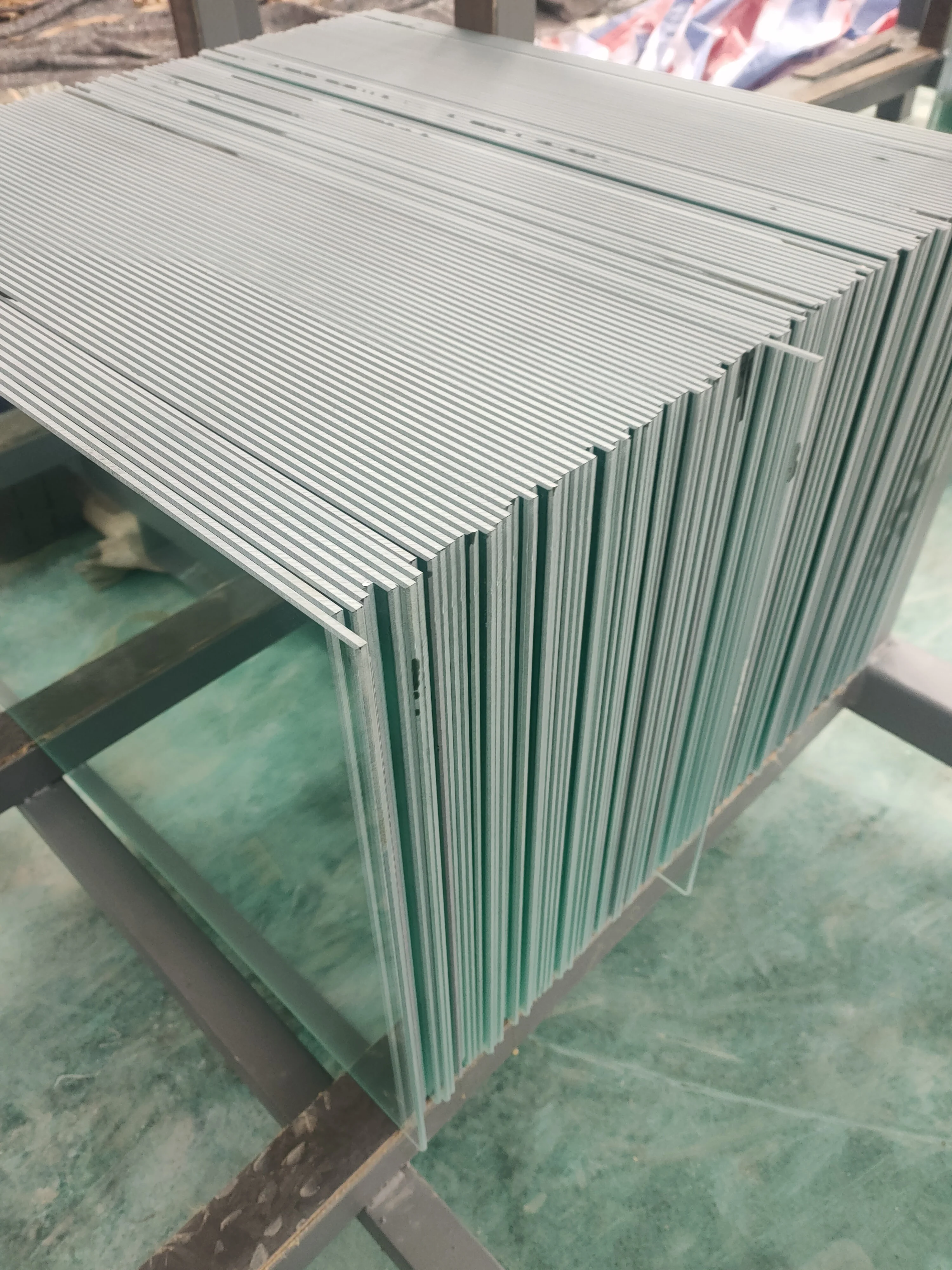 6mm 10mm 12mm Laminated Safety Glass Colored Clear Tempered Building Glass for Outdoor Hotel & Bulletproof Usage