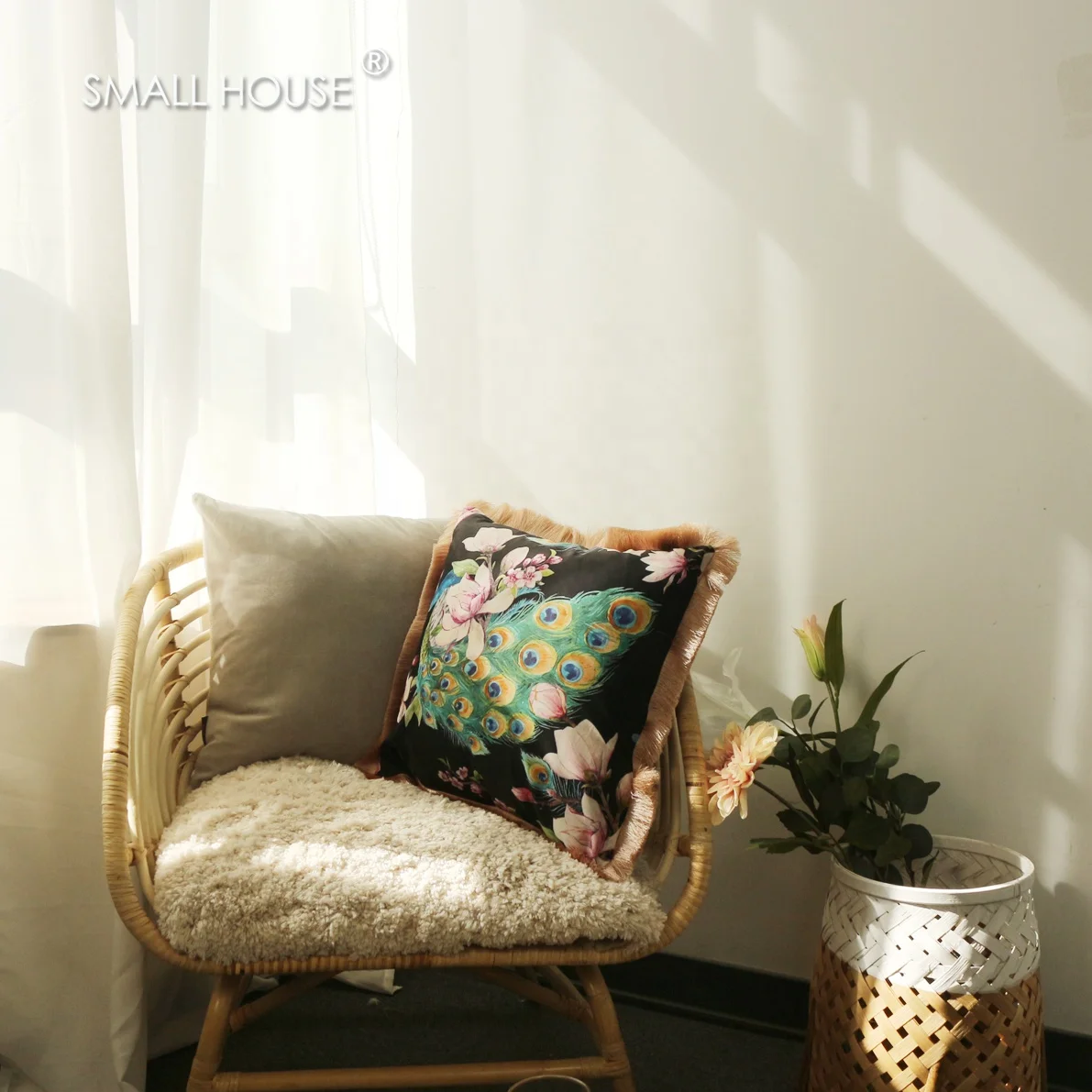 
Wholesale peacock digital printing fashion home decor soft cushion cover throw pillow with tassel 