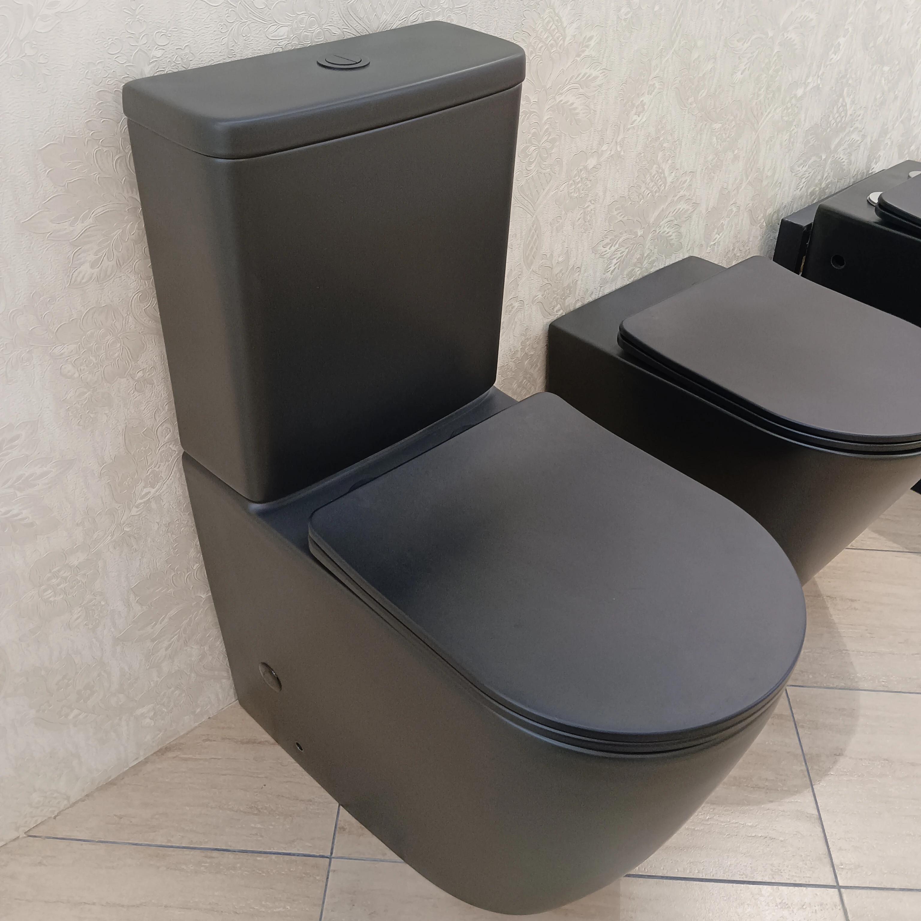 New Fashion Design Matte Black Color Two Pieces Toilet Rimless Flushing Comfortable Height Toilet