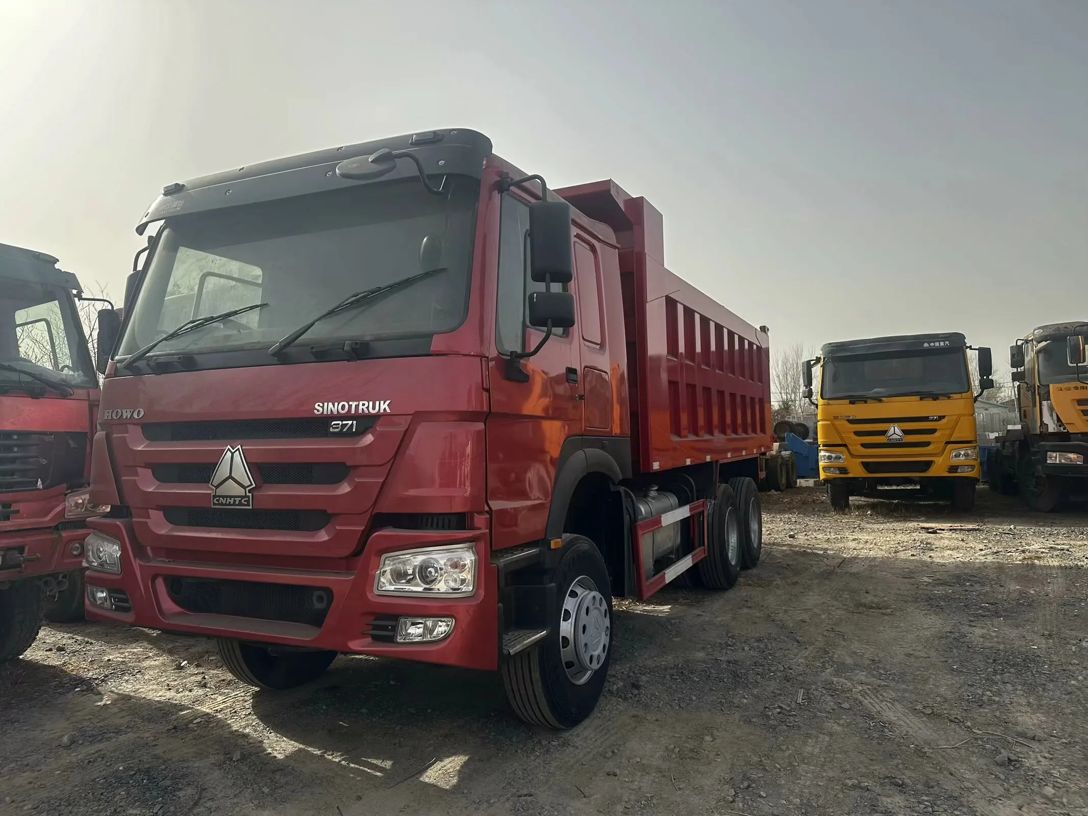 Низкая цена Howo правый или левый привод 371 375 400 420HP Подержанный самосвал 10 колес 6x4 карьерный для продажи