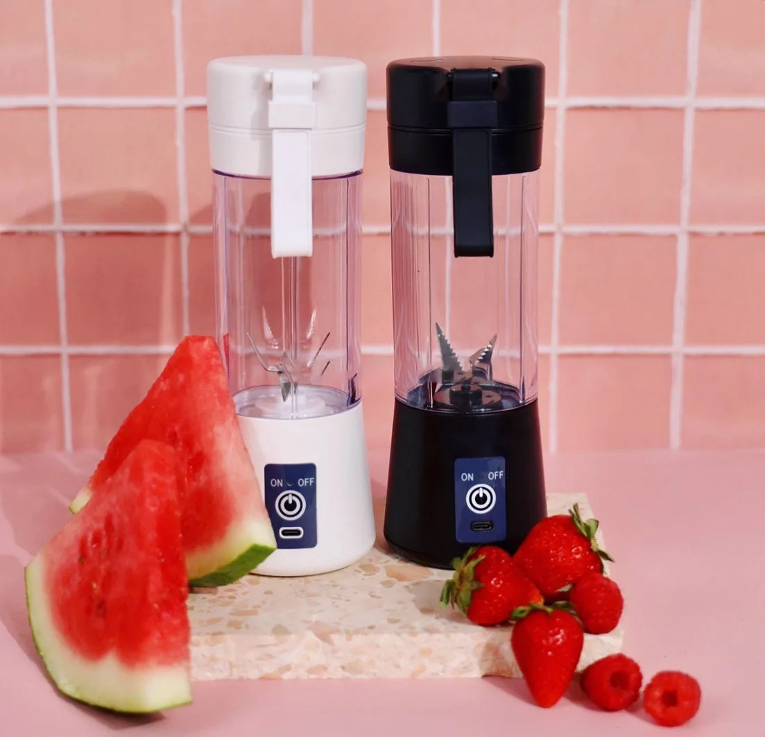 Sleek Design USB Rechargeable Blender for Shakes, Juices and Smoothies Easy to Carry for Travel, Gym Portable Juicer Cup