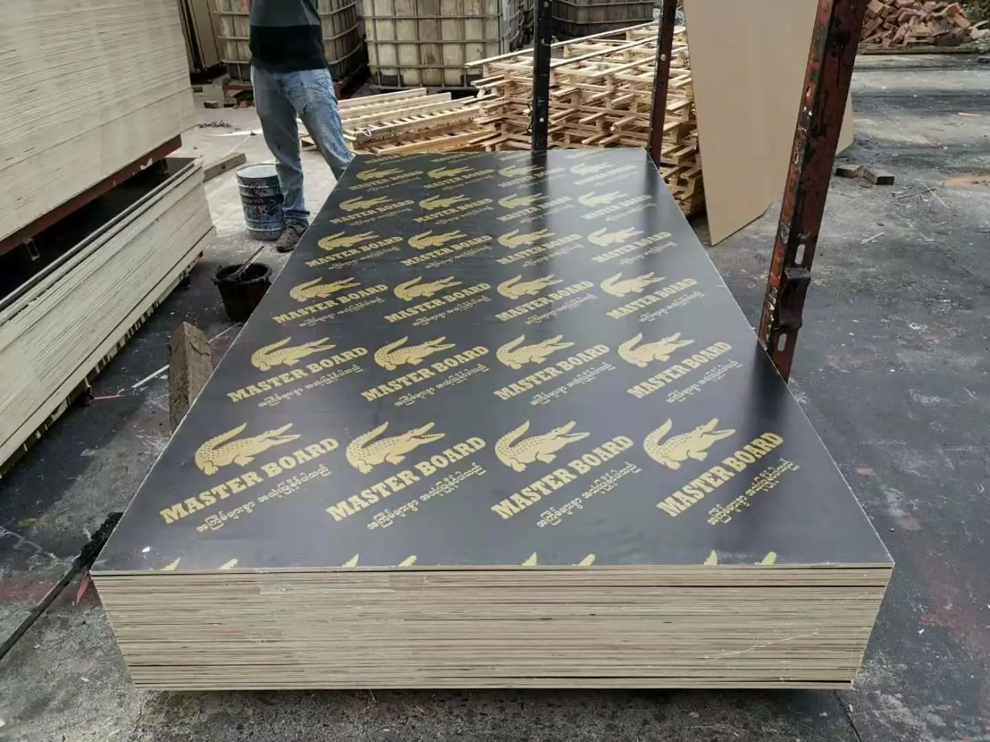 15mm Black Film Faced Plywood 12mm in Concrete Formwork plywood biz standard film faced plywood