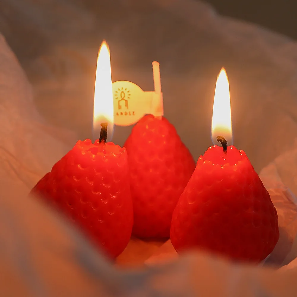 Wholesale Cute Mini  Aromatherapy Novelty Strawberry Shaped Party Decoration Gifts Birthday Candles For Girl