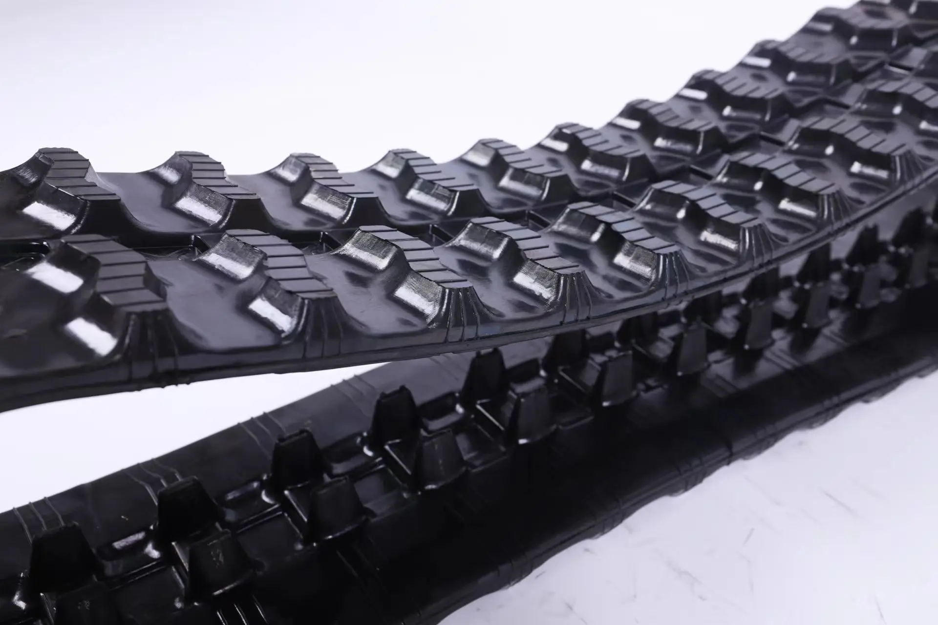 High Quality Small Rubber Tracks for Excavator/Agriculture/Harvester from China