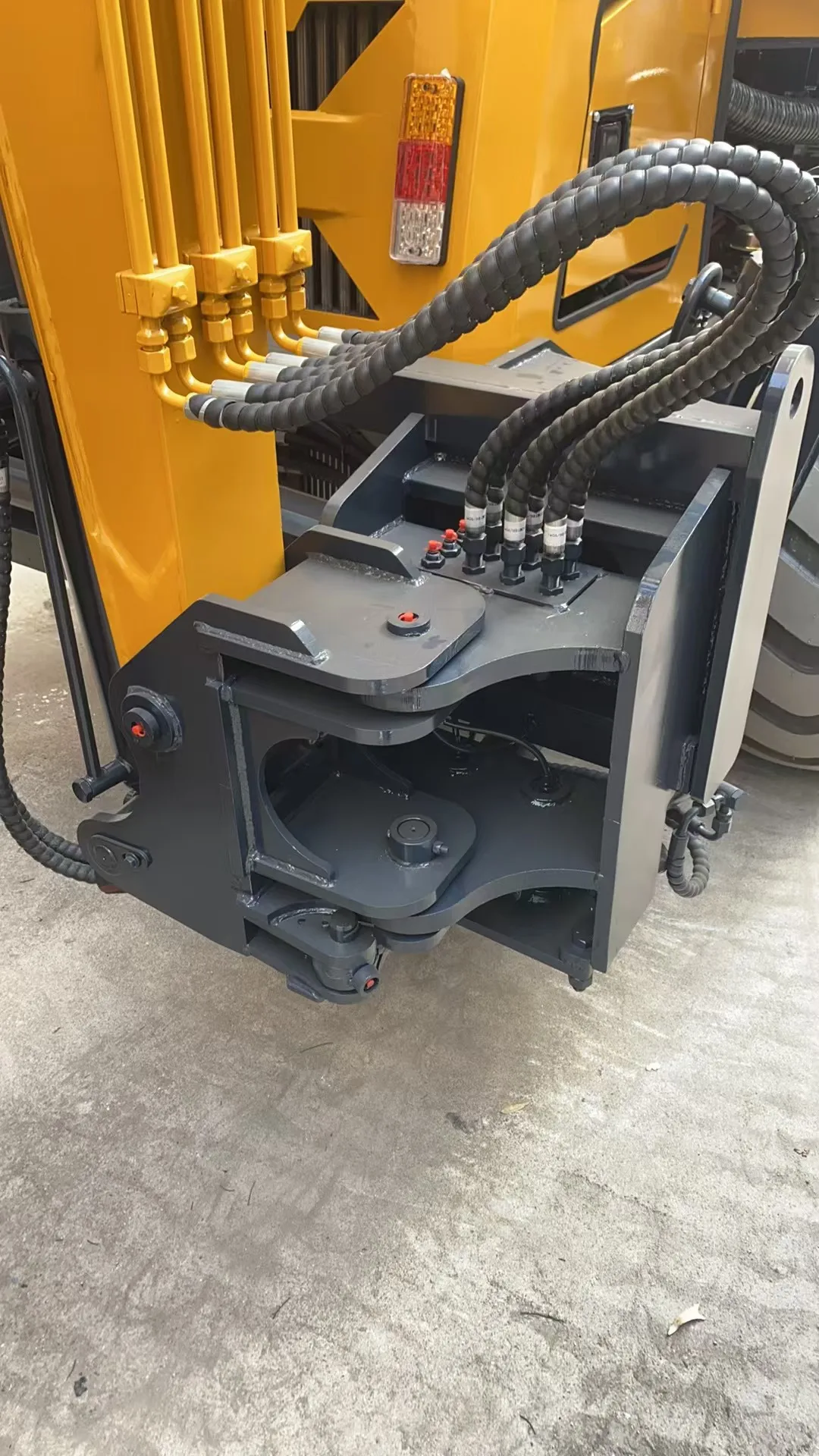 Hot Sale Used TH10-60 Backhoe Loader in Good Condition Quality Engine Pump Motor Gear Components from Outlet