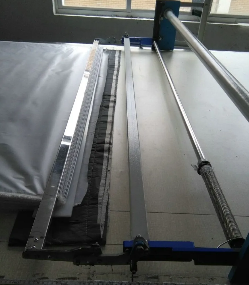 Movable cloth computerized automatic spreading machine used for medical gauze