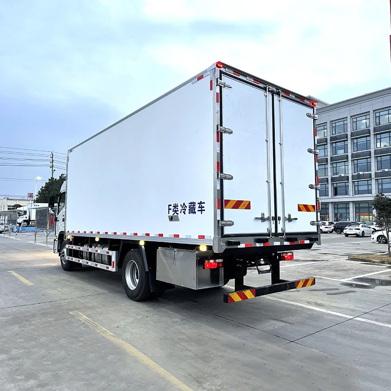 JAC 4*2 automatic reefer freezer cold fresh food meat chicken fish refrigerator trucks for sale
