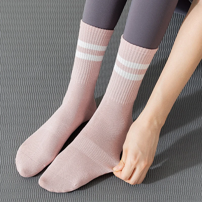Youyan Crew Silicone Grip Sport Socks Custom Logo Fitness Premium Yoga Socks Anti-Slip Wholesale Cotton Sport Socks For Women