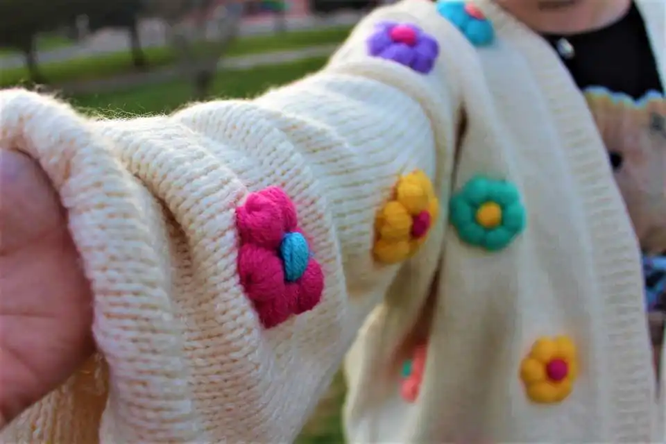 Легкие Роскошные прекрасные Пользовательские цветочные ткани геометрические кружева крючком жемчуг хлопок вышивка нить шарик кардиганы для женщин