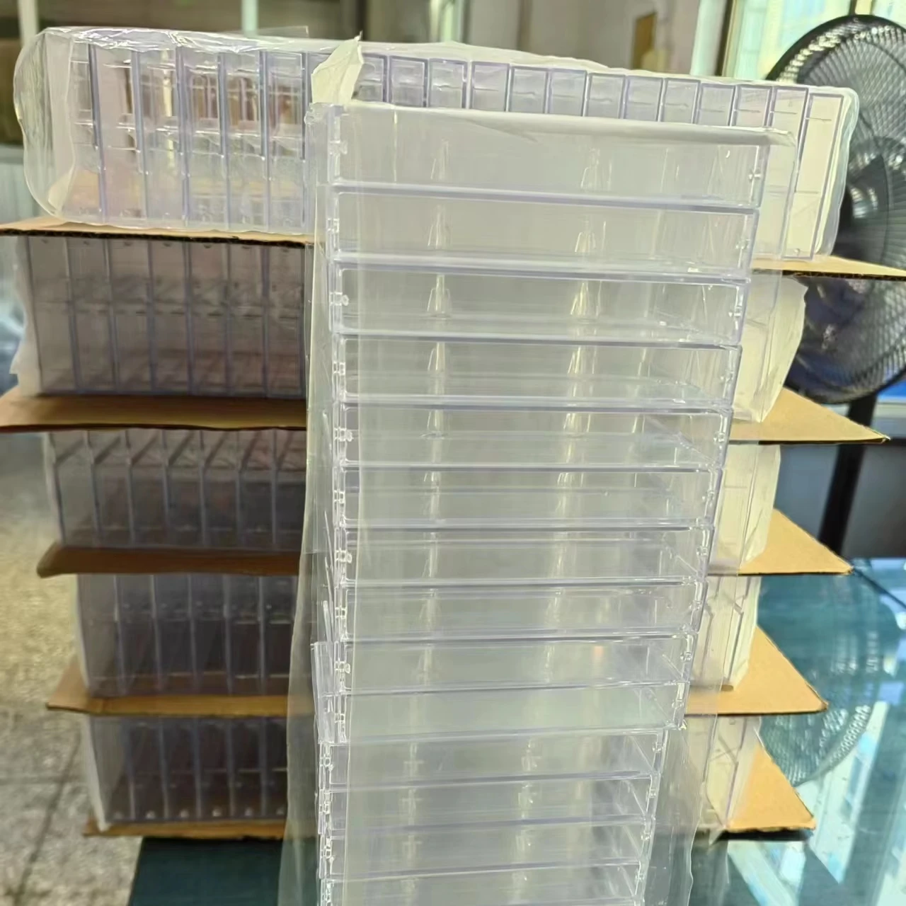 Высококачественный прозрачный пустой пластиковый футляр с держателем для аудиокассетной ленты с концентраторами