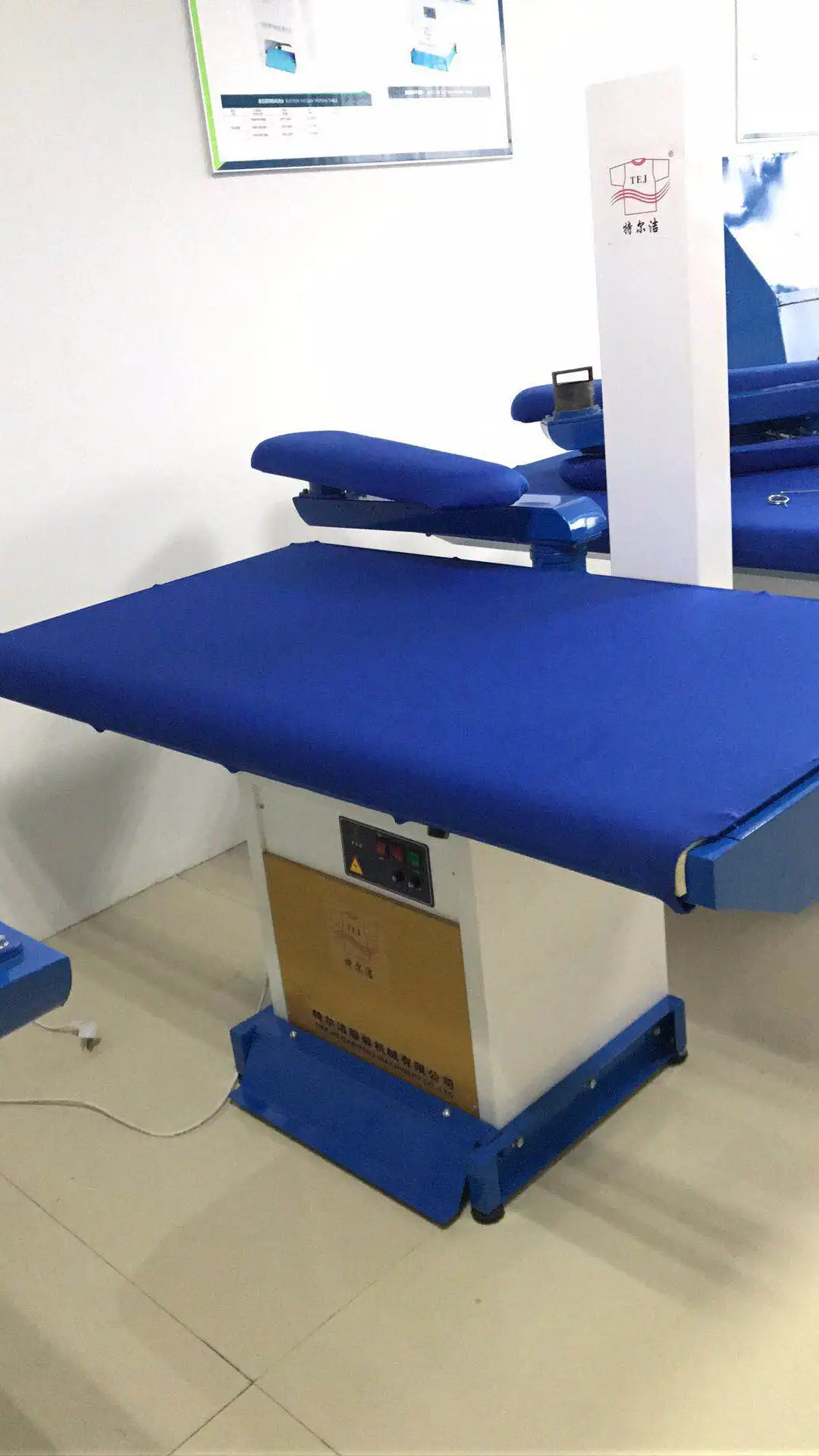 ST TDG-B1 VACUUM IRONING TABLE