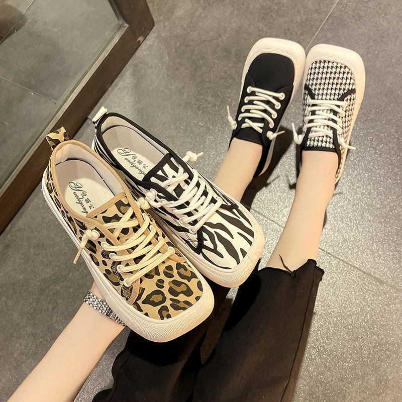 new arrivals hot selling canvas trendy lace up leopard print ladies flat  women shoes 2023