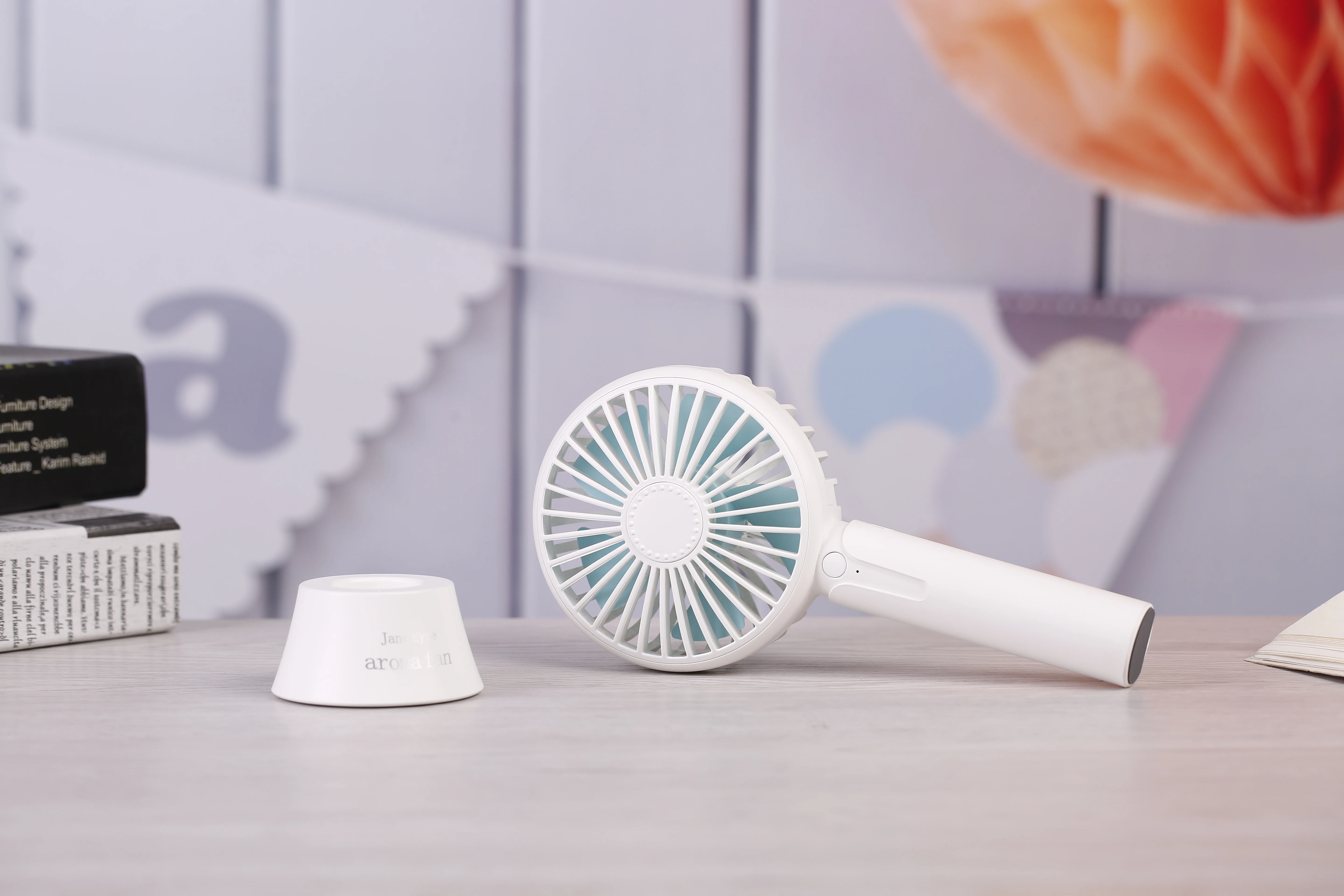 New Design Aroma Diffuser Portable Handy Mini Electric Fan handheld fan with battery