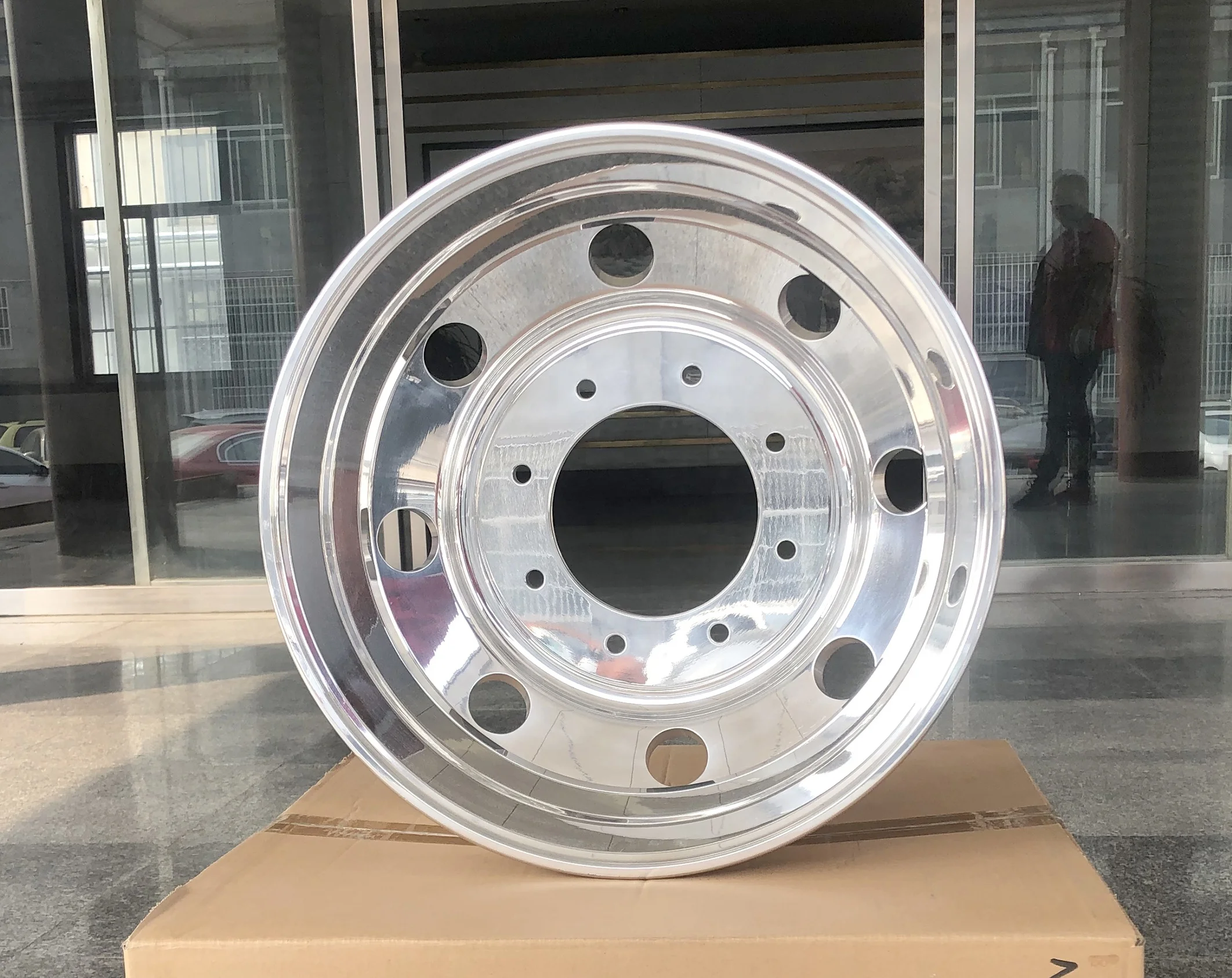 19.5x6.0 inch  Truck wheel of Aluminum material Forged wheels or rims