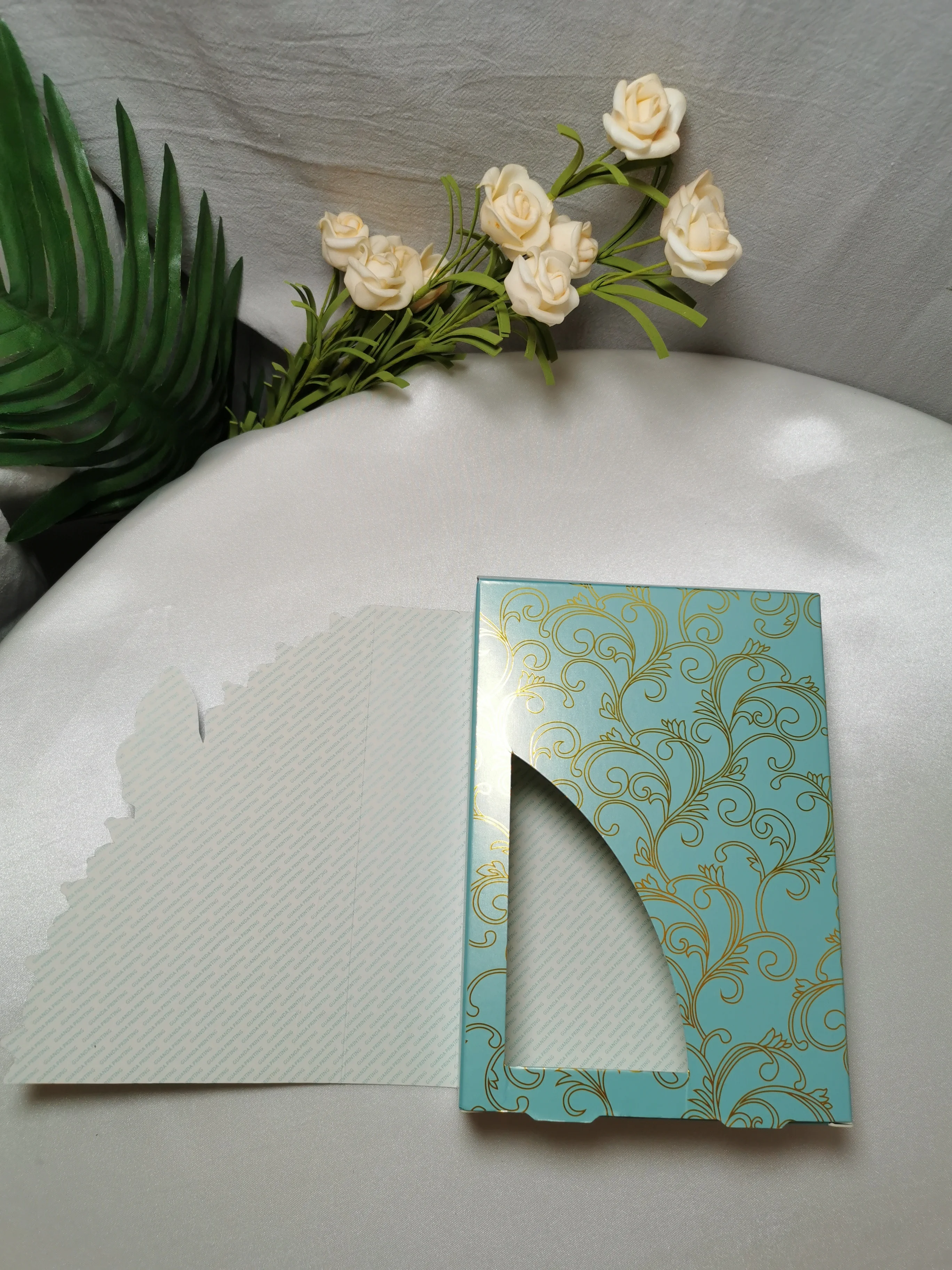 Folder Paper Boxes Manufacture Luxury Packaging with Butterfly Decoration Essential Oil Set and Skin Care Packaging Cosmetic Box