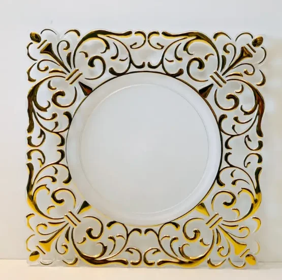 2023 Hot Sale Gold Chargers Wedding Plates European Banquet Plastic Plate Set Retro Wedding Dish