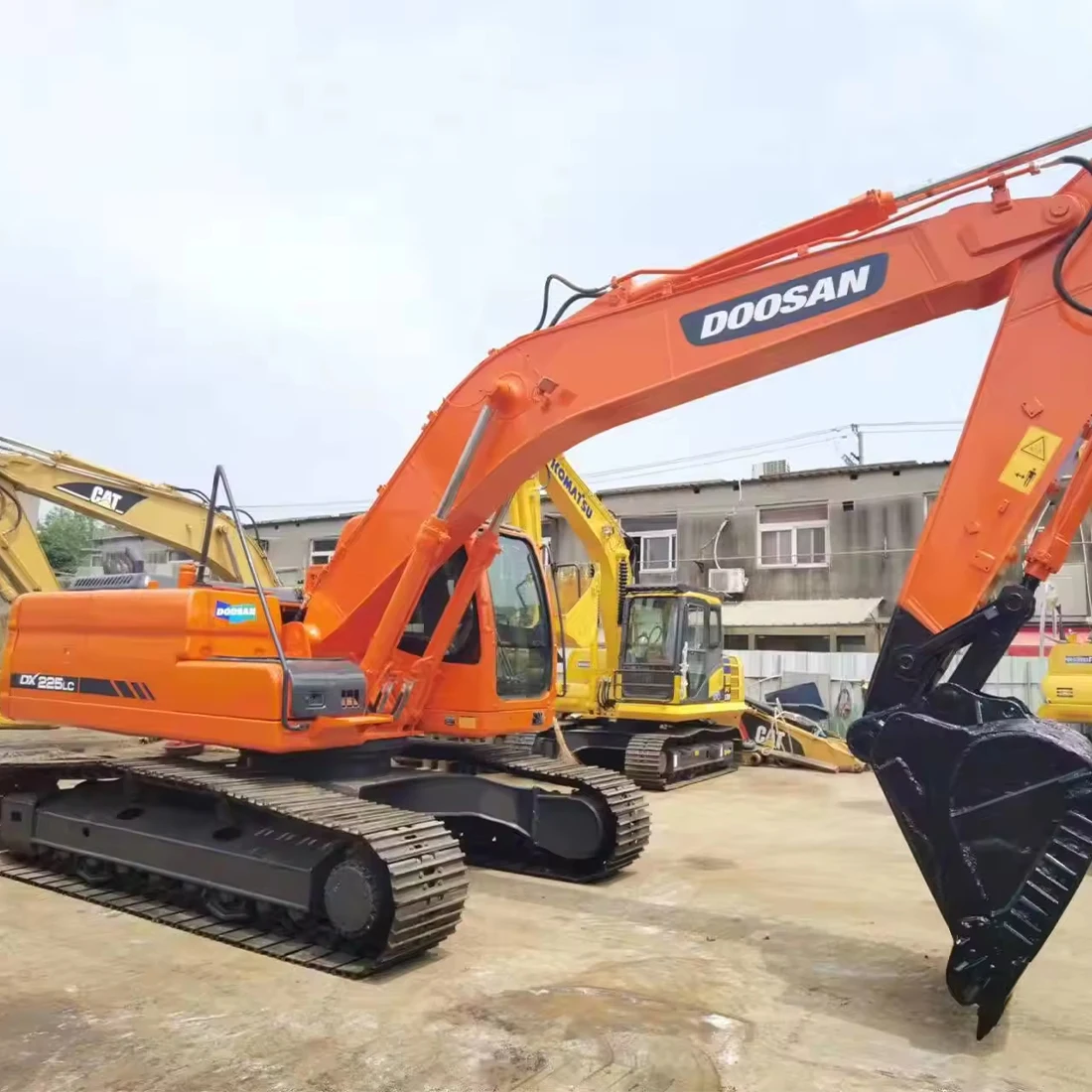 Хорошее качество продукции подержанных экскаваторов DOOSAN DX225