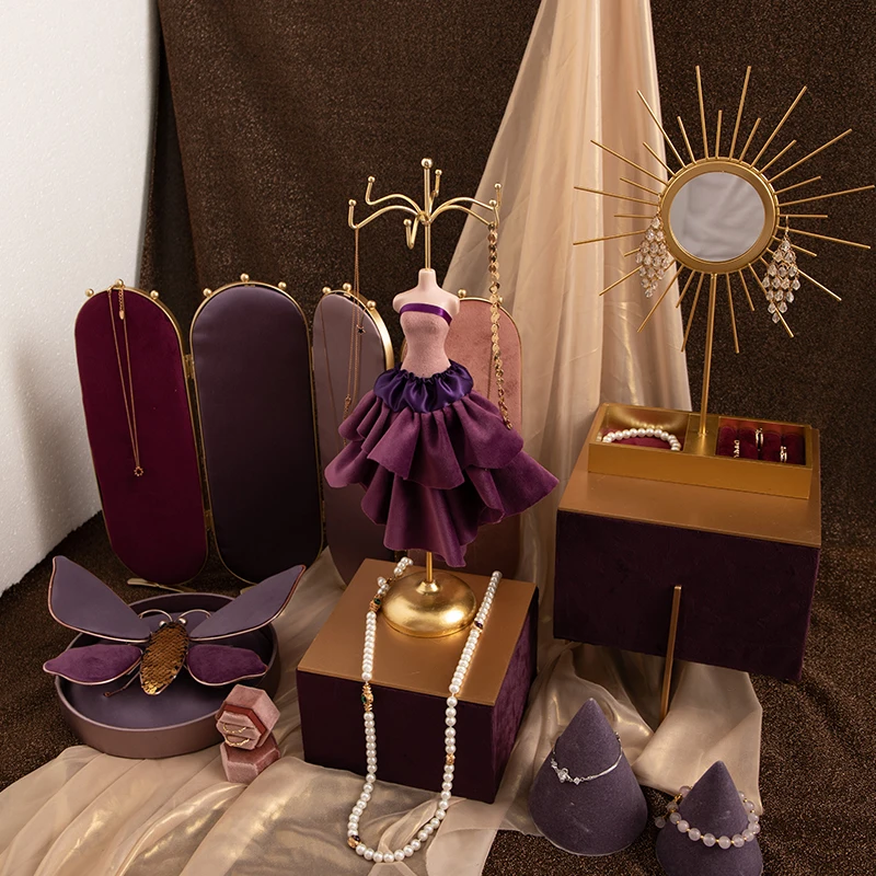 Custom wholesale resin pink high heels shoe shaped jewelry ring display manufacturers