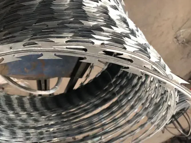 Factory Price High Quality  Egypt Hot-Dipped Galvanized Concertina Razor Wire BTO-22 For Garden Prison