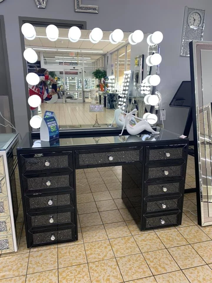 2021 Top Seller Crushed Diamond LED Mirrored Dressing Table And Make Up Mirror
