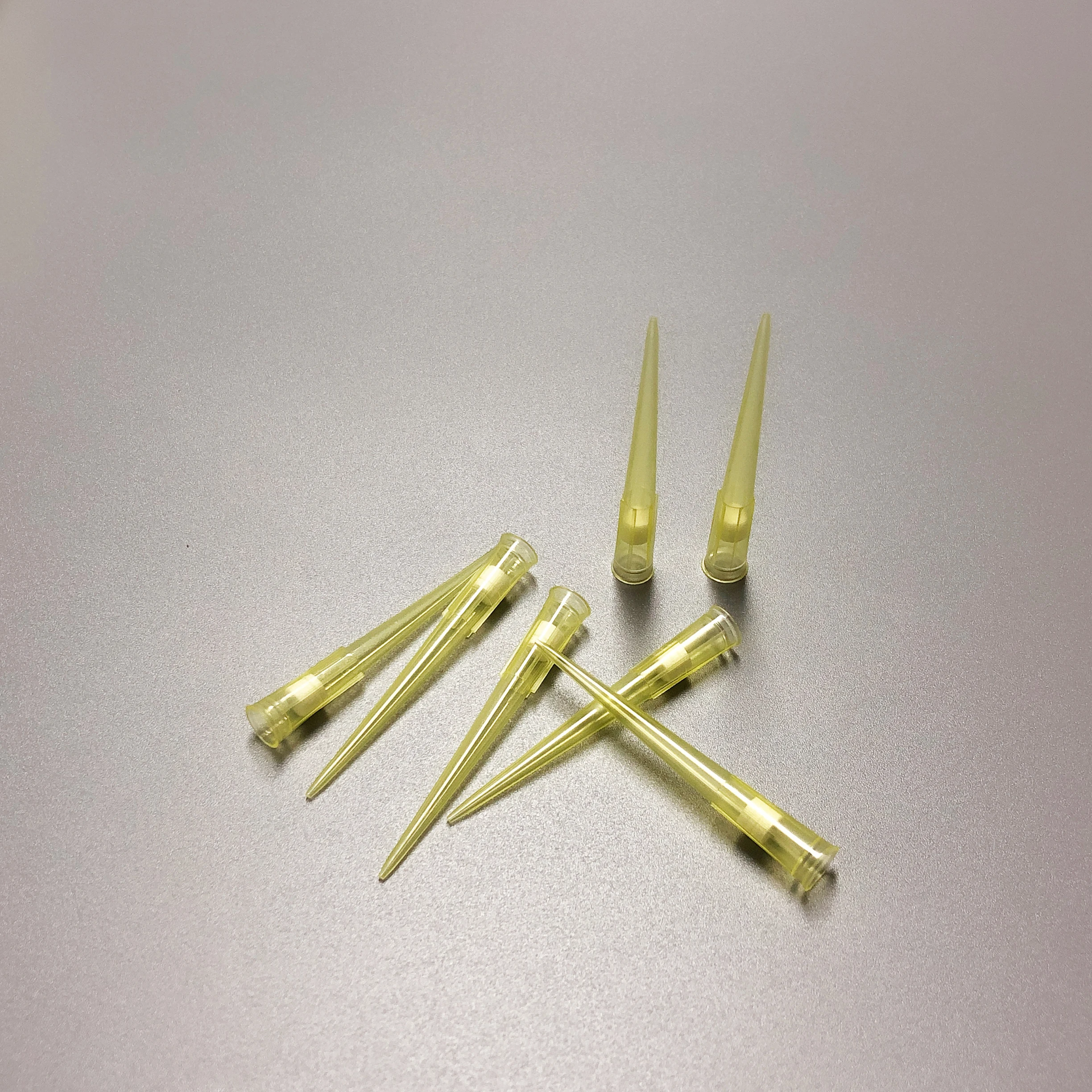 Finland Type disposable pipette tip plastic pipettes in laboratory use